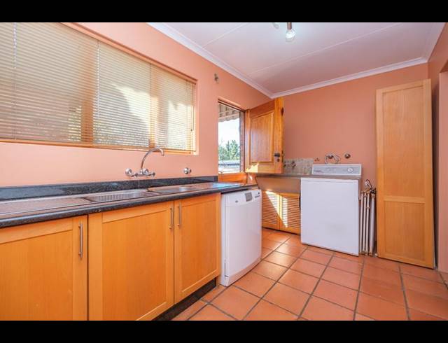 6 BEDROOM HOUSE FOR SALE IN RUIMSIG